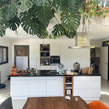 Avec - Piscine -15 Min Angers Homestay szállás *